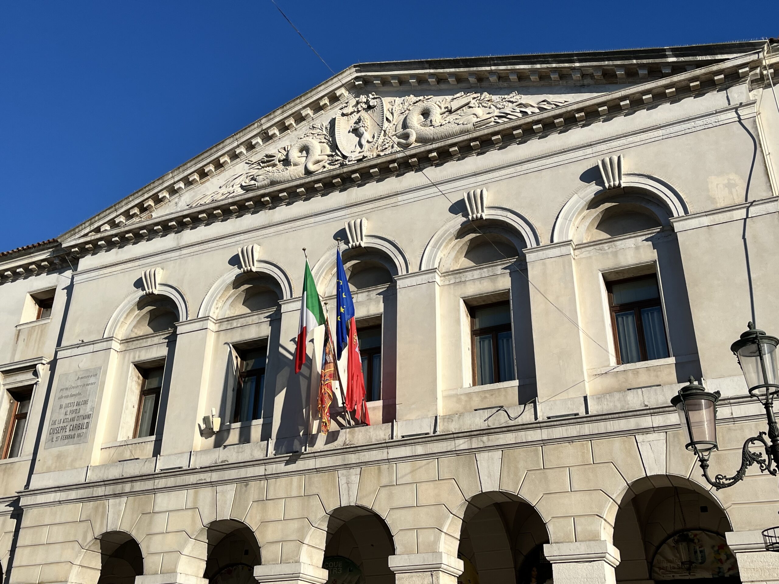 Anche Chioggia prende parte alla campagna nazionale per dire BASTA alla violenza sulle donne e che coinvolge negozi e attività economiche